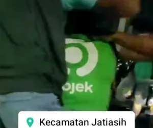 Viral, Warga Jatiasih kompak Tangkap Maling Motor Berjaket Ojol 