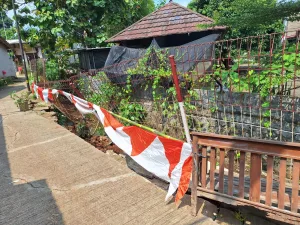 Warga Berharap Jalanan Retak dan Longsor di Kampung Kelapa Dua Segera Diperbaiki
