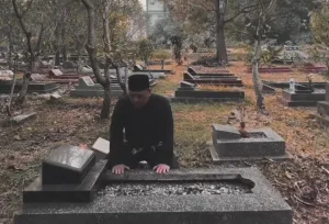 Sebelum Daftar ke KPU, Bang Heri Ziarah ke Makam Orang Tua