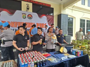 Polisi Beberkan Kronologi Penangkapan 4 Orang Tersangka Pengoplos Gas LPG 3 Kg di Tambun