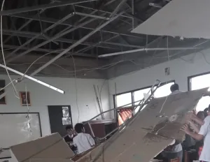 Plafon Sekolah SMAN 19 Ambruk 20 Siswa Terluka, Ini Penyebabnya