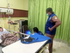 Jelang Pilkada 2024, Petugas Perekam E -KTP “Jemput Bola” Warga Dirawat di Rumah Sakit