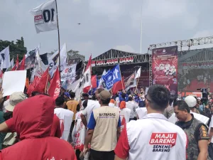 1.800 Pendukung Heri-Sholihin Padati Alun-alun Saat Deklarasi Damai