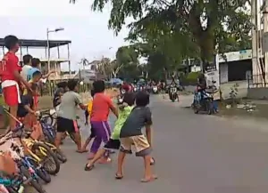 Bocah Berburu Telolet Tertabrak Motor di Rawalumbu, Bekasi
