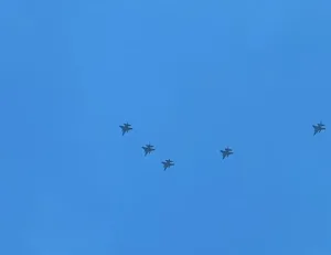 Deru Mesin Pesawat Tempur di Langit Bekasi