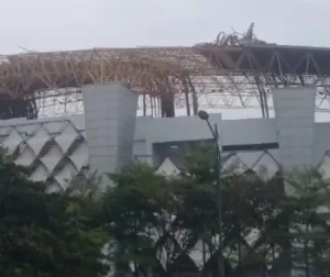 10 Lapak Pedagang di Sekitar Stadion Wibawa Mukti Roboh Disapu Angin Puting Beliung