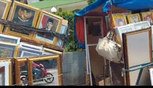 Melongok Para Pedagang Bingkai dan Foto Presiden Dekat Pasar Proyek Bekasi