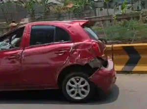Polisi Beberkan Kronologi Mobil Nissan Ringsek di Tol KM13 Japek