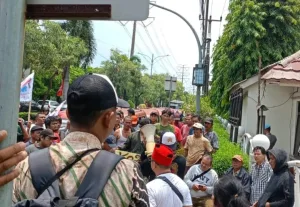 Tiga Tuntutan Sopir Angkot ketika Demo di DPRD Kota Bekasi