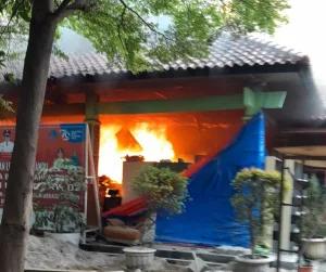 Breakingnews: Kebakaran di Kantor Kecamatan Bekasi Selatan