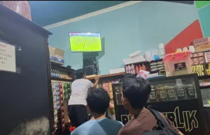 Nasionalisme Bangkit Saat Nobar Indonesia Lawan Jepang di Warkop