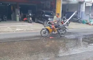 Warga Mengeluh Jalan Raya Mangunjaya Becek dan Licin Apalagi Saat Musim Hujan