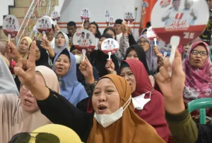 Di depan Emak-emak, Heri Koswara Blak-blakan Ungkap Alasan Maju di Pilkada Kota Bekasi