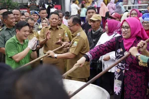 Bobon Santoso “Masak Besar” di Alun-alun Kota Bekasi