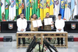 Lindungi Pekerja Migran, Mendagri Teken Nota Kesepahaman dan Surat Edaran Bersama