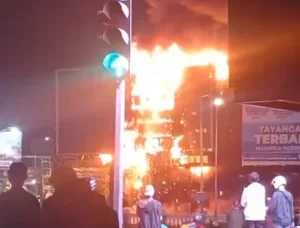 Ini Penyebab Videotron di Jalan Ahmad Yani Terbakar