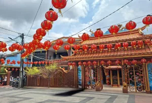 Jelang Imlek, 1000 Lampion Bakal Hiasi Klenteng Hok Lay Kiong