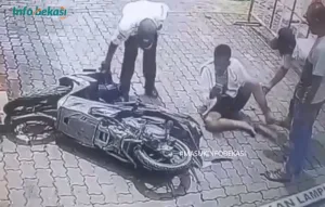 Maling Motor Kena Apes Saat Melintas Portal Pintu Perumahan Persada Bekasi Barat