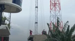 Tim Gabungan Evakuasi Korban Penyangga Tower Ambruk di Tambun