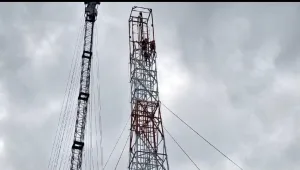 Berita Foto : Proses Evakuasi Pengangkatan Jenazah Korban Ambruk Tower BTS di Tambun
