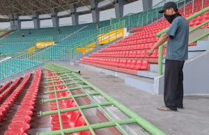 Pagar Tribun Stadion Patriot Ambruk, 50 Kursi Rusak Usai Laga Persija vs Persib