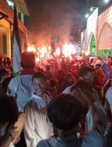 Tarhib Ramadan, Emak-Emak di Kampung Pengarengan Pawai Obor