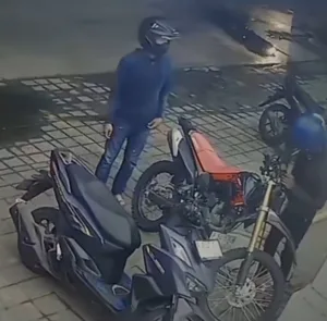 Pelaku Pencuri Motor Honda CRF 150 Diduga Bawa Senpi Trekam CCTV