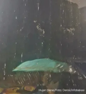Bekasi Kaliabang Diguyur Hujan Deras Disertai Angin Kencang 