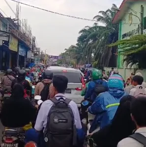 Marakash Macet Mengular, Warga: Parah Boy Parah, Jangan-Jangan Ada si Komo Lewat
