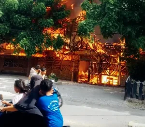 Kebakaran di Rumah Makan Cobek Uleg, Kerugian Mencapai Rp800 Juta