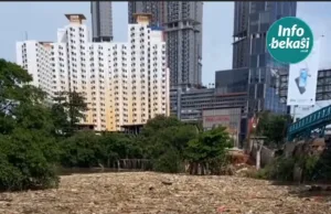 Mengerikan, Lautan Sampah Menumpuk di Sekitar Jembatan Rawa Panjang