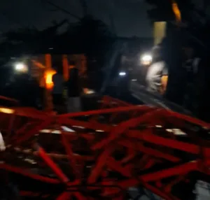 Tower Ambruk di Desa Telajung Diterjang Puting Beliung, Rumah Hancur dan Mobil Tercebur ke Sawah