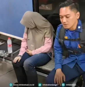 Wanita Korban Penipuan Lowongan Kerja Mengadu ke Damkar Kabupaten Bekasi