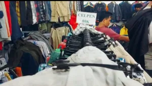 Toko Pakaian Bekas di Tambun Selatan Diserbu Warga Menjelang Lebaran