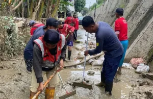 Banjir Bekasi Menyisakan Lumpur Tebal di Beberapa Wilayah Kota Bekasi
