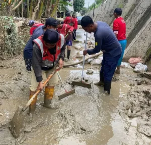 Banjir Bekasi Menyisakan Lumpur Tebal di Beberapa Wilayah Kota Bekasi
