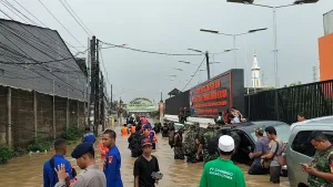 Banjir di Perumahan PGP Jatiasih, Warga Mengungsi Jelang Sahur