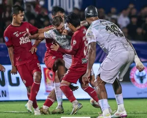 Liga 1 Pekan ke 27, Persib Tekuk Semen Padang Skor 4-1 di Stadion Haji Agus Salim