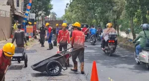 Jelang Musim Mudik Lebaran Jalan Rusak di Kota Bekasi Mulai Diperbaiki, Ini Alasan Walikota Bekasi