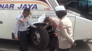 2 Bus Tak Layak Jalan di Terminal Bekasi Saat Dishub Gelar Ramp Check