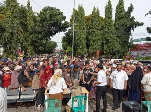 Ini Penjelasan Pihak Kecamatan Bekasi Utara Soal Warga Membludak Saat Operasi Pasar Bersubsidi