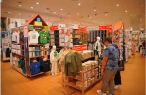 UNIQLO Grand Kota Bintang Resmi Dibuka, Sajikan Koleksi LifeWear Untuk Keluarga