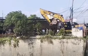 Pemkab Bekasi Tertibkan Bangunan liar titik 0 Kali CBL Cikarang Barat