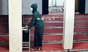 Viral, Pencuri Uang Kotak Amal di Musala Babelan Terekam Kamera CCTV