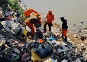 14 Ton Sampah Diangkut dari Bantaran Kali Bekasi Kebalen Usai Aksi Buang Sampah Viral di Medsos