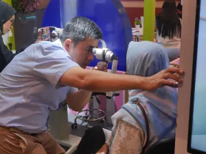 Bebas Mata Minus Tanpa Operasi di Mall Pakuwon Bekasi, VIO Optical Clinic Gak Kaleng-Kaleng soal Periksa Mata Lengkap ! 