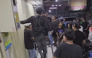 Apes, Pencuri Ini Gagal Kabur Ketiduran di Indomaret dan Digiring ke Kantor Polisi
