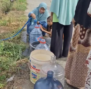 Pipa Air Rusak, Emak – Emak Minta Kompensasi ke PDAM