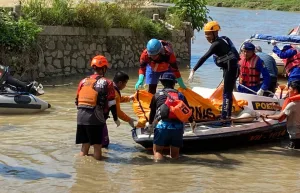 ABK Tenggelam di Sungai Cikeas Ditemukan Meninggal Terseret Arus 7 KM