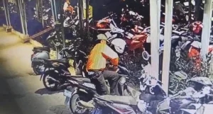 Modus Pria Nyamar Kurir Makanan, Gasak Motor di Parkiran Pusat Perbelanjaan Tamsel